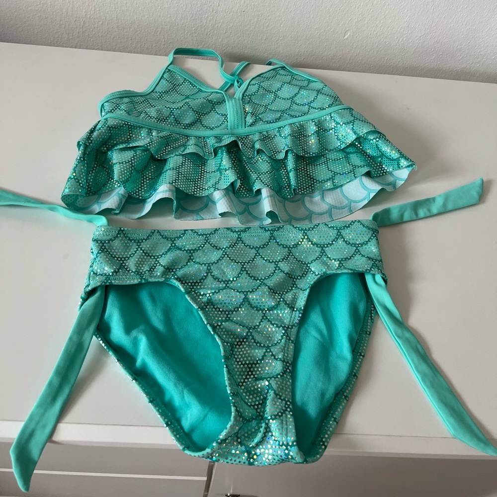 Nwot Justice swimsuit girls